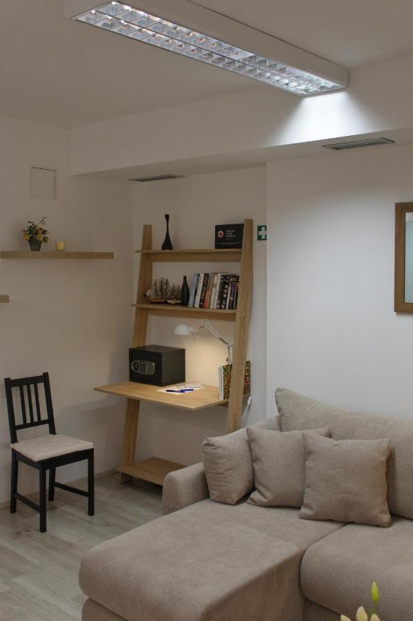 Apartment Anna - Free Pickup From Or Dropoff To Zagreb Airport At Any Time, Please Give Three Days Advance Notice - Long-Term Parking With Airport Transport Possibility Velika Gorica Exteriér fotografie